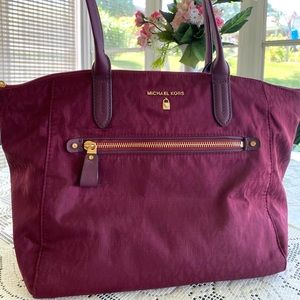 Michael Kors Kelsey Medium Nylon Bag 👜